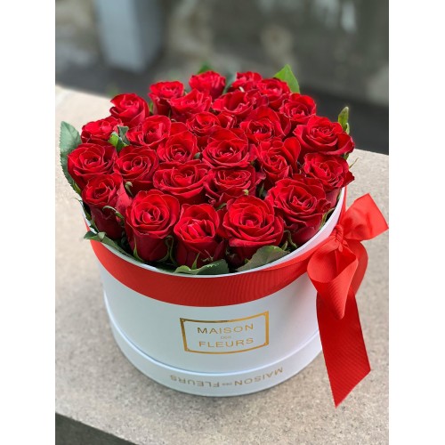 Купить на заказ 25 красных роз в коробке с доставкой в Балхаше