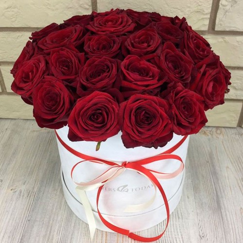 Купить на заказ 31 красная роза в коробке с доставкой в Балхаше
