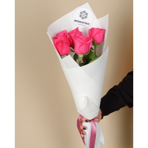 Купить на заказ Букет из 5 розовых роз с доставкой в Балхаше