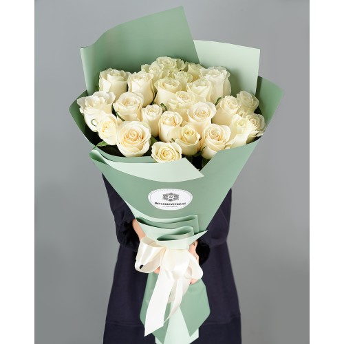 Купить на заказ Букет из 25 белых роз с доставкой в Балхаше