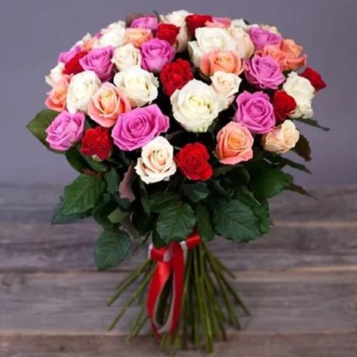 Купить на заказ Букет из 31 розы (микс) с доставкой в Балхаше